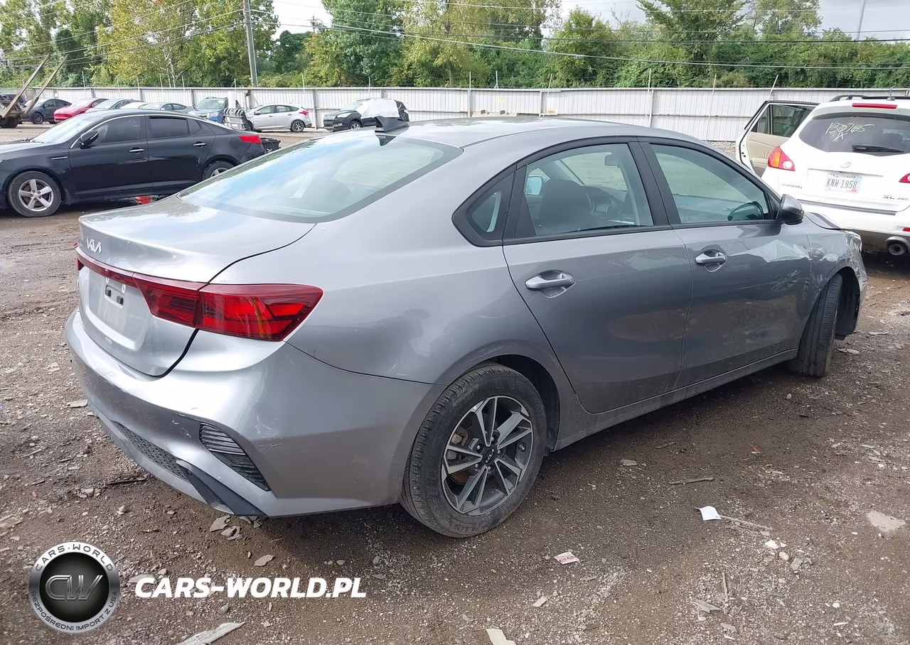 2023 Kia Forte Lxs VIN:3KPF24AD5PE685160 - 4
