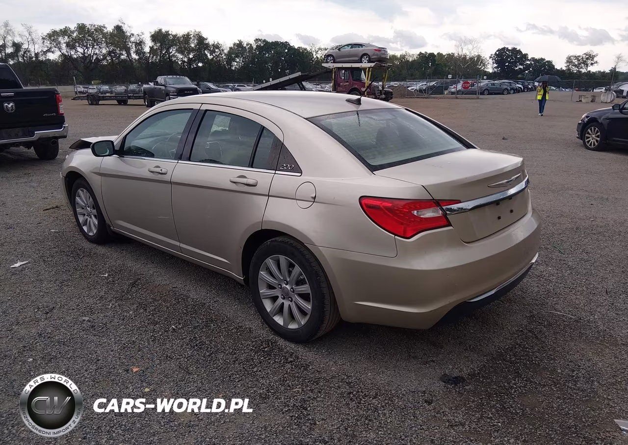 2014 Chrysler 200 Touring VIN:1C3CCBBBXEN176874 - 3
