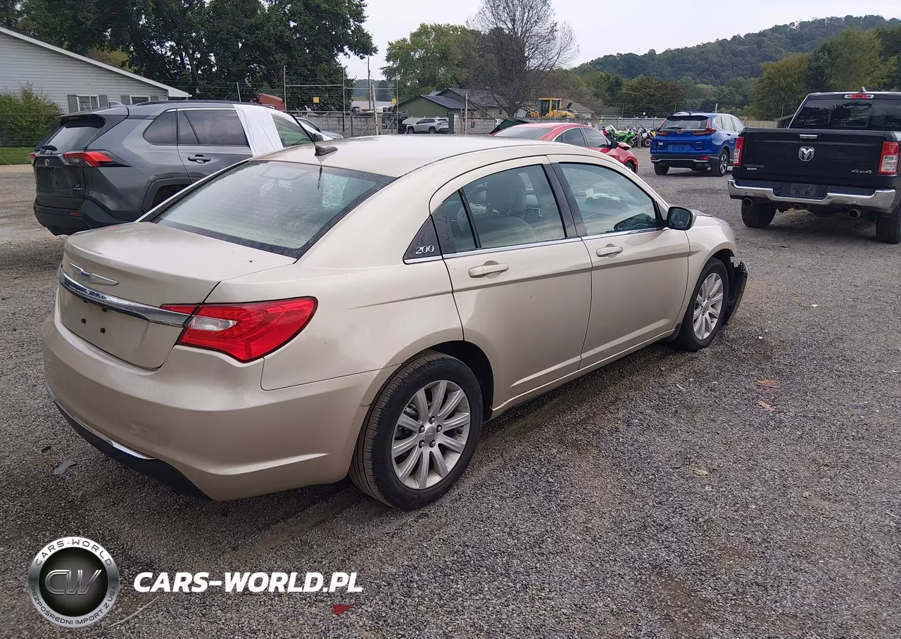 2014 Chrysler 200 Touring VIN:1C3CCBBBXEN176874 - 4