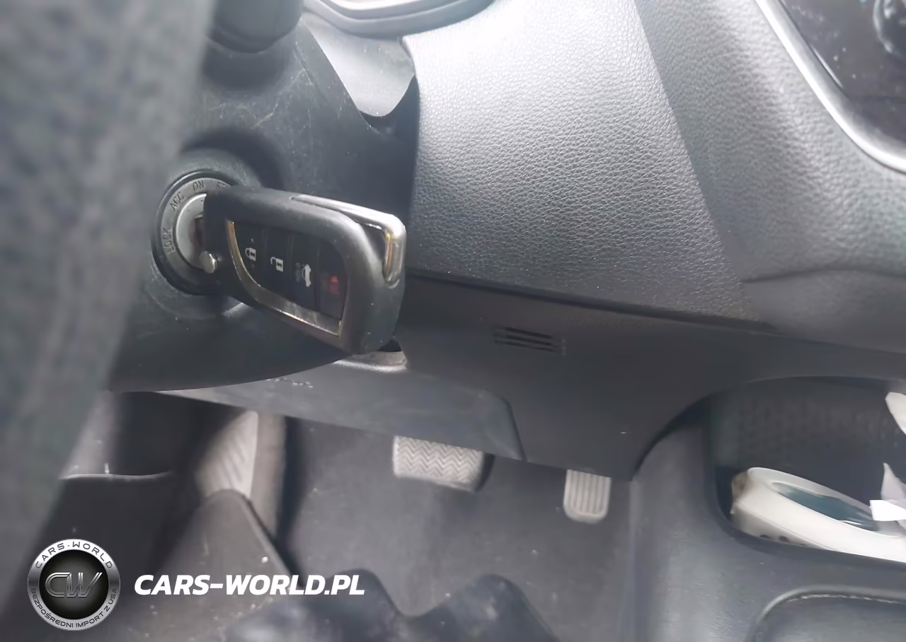 2020 Toyota Corolla Le VIN:5YFEPRAE7LP110523 - 11