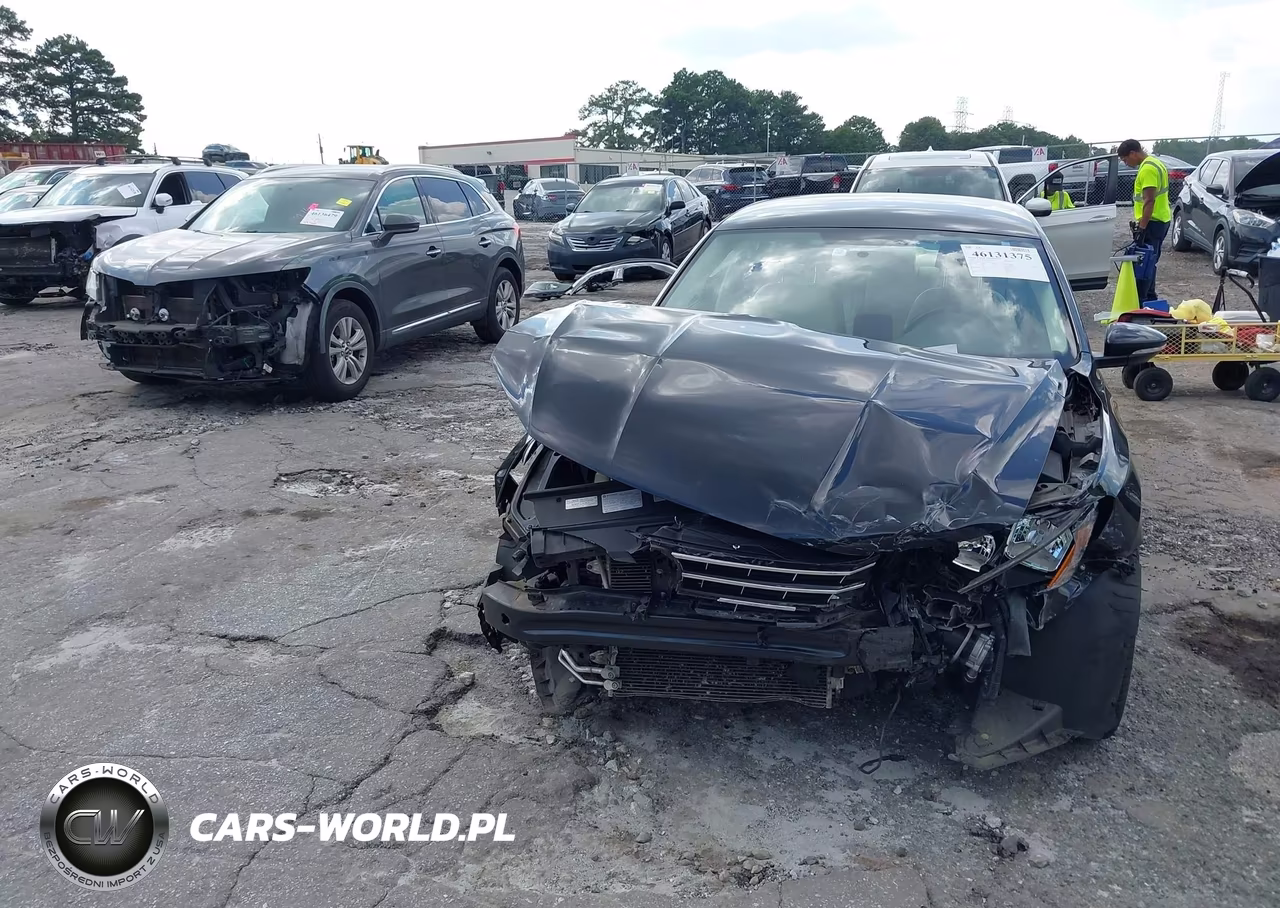 2018 Volkswagen Passat 2.0T R-Line-2.0T S VIN:1VWAA7A3XJC009370 - 13