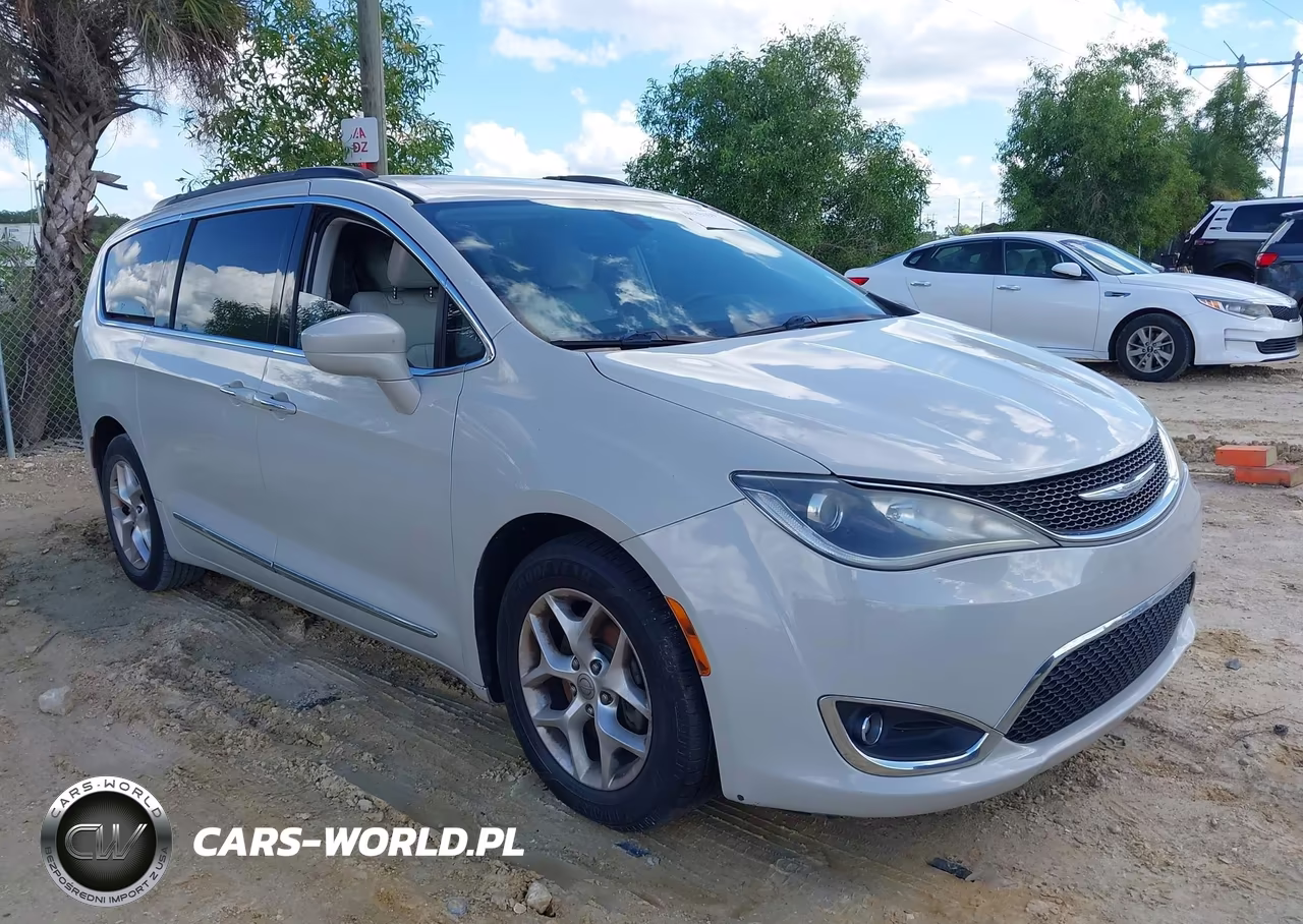 2017 Chrysler Pacifica Touring-L VIN:2C4RC1BG0HR670695 - 1