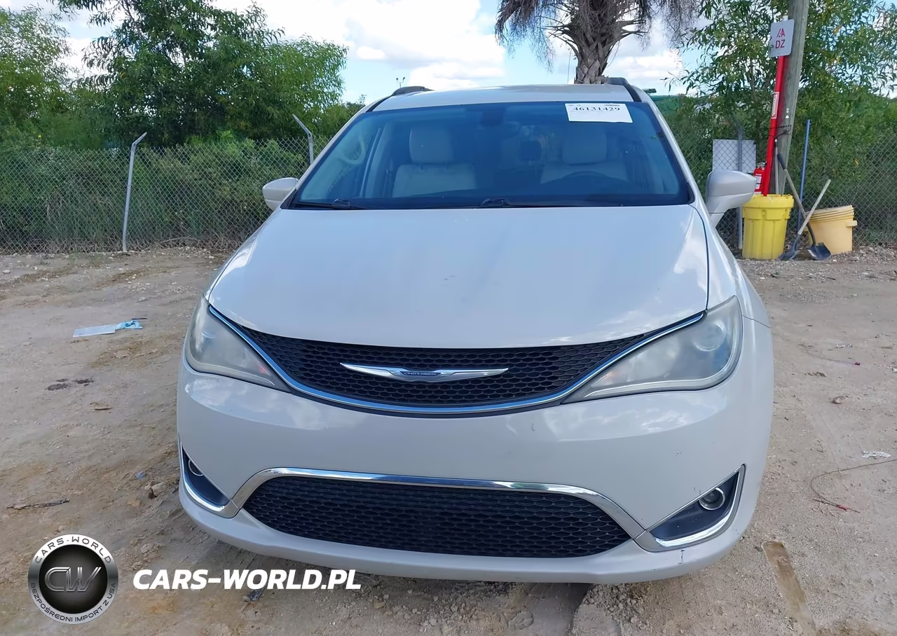 2017 Chrysler Pacifica Touring-L VIN:2C4RC1BG0HR670695 - 12