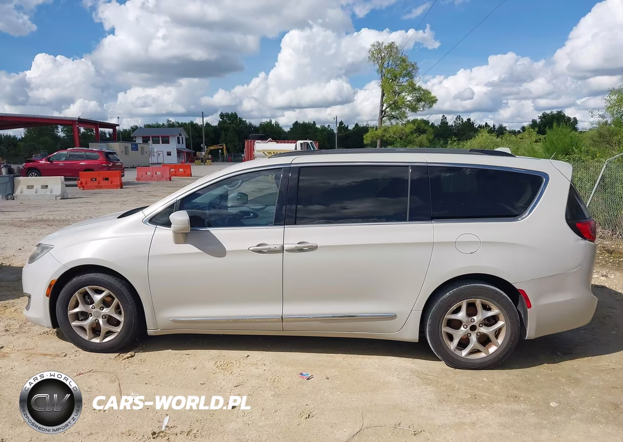 2017 Chrysler Pacifica Touring-L VIN:2C4RC1BG0HR670695 - 14