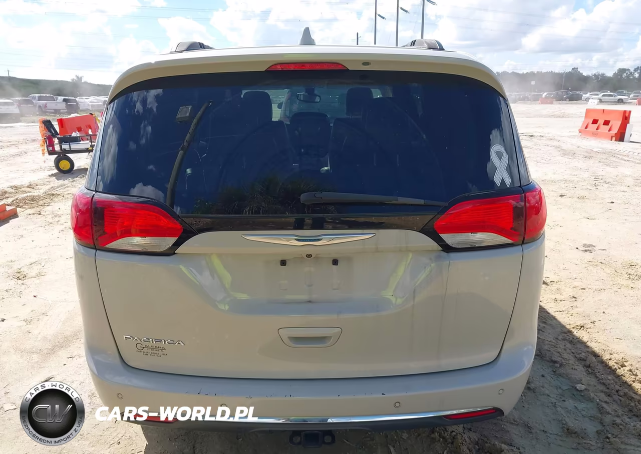 2017 Chrysler Pacifica Touring-L VIN:2C4RC1BG0HR670695 - 16