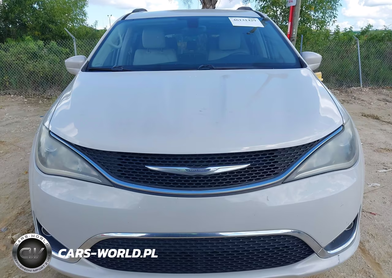 2017 Chrysler Pacifica Touring-L VIN:2C4RC1BG0HR670695 - 17