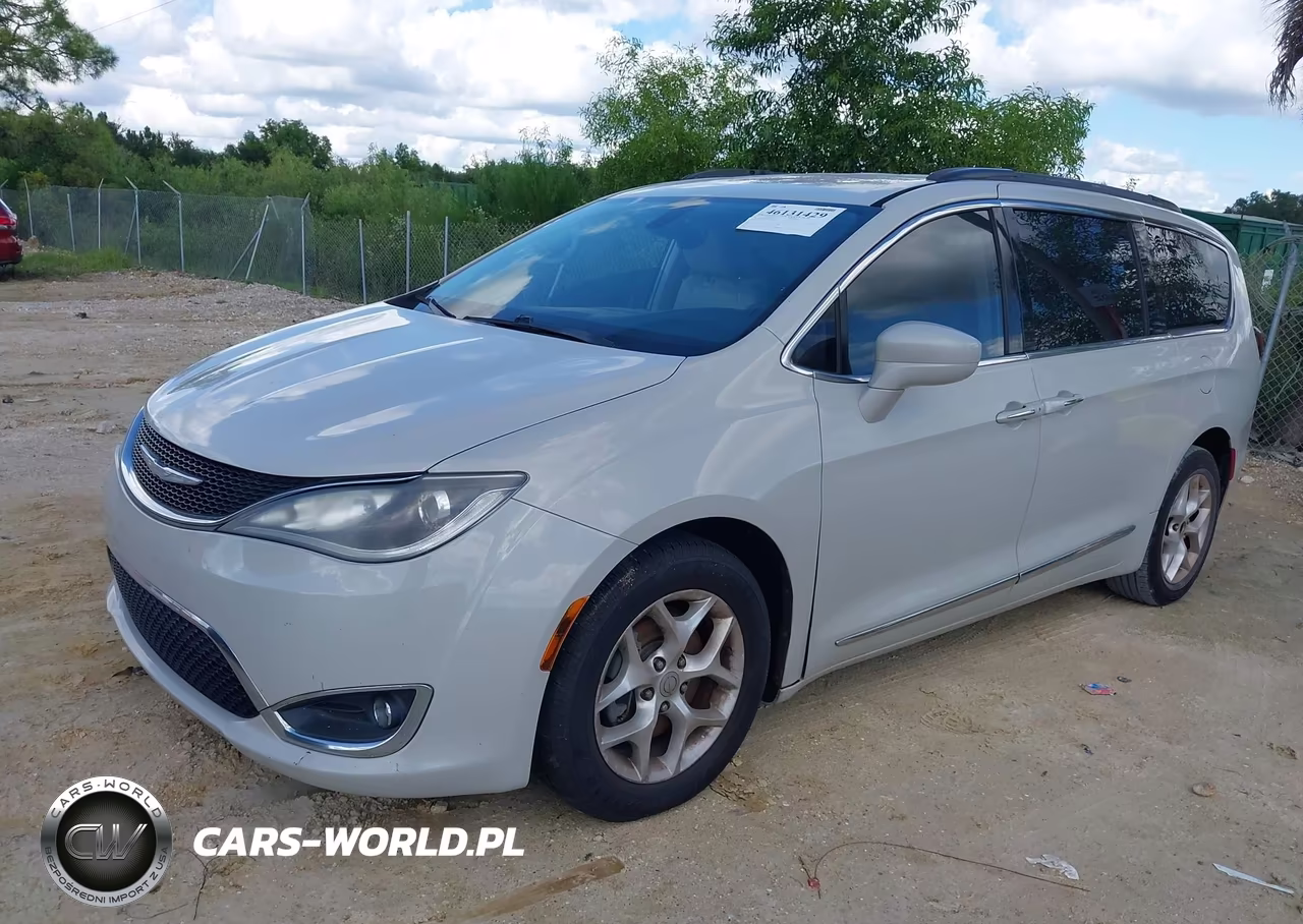 2017 Chrysler Pacifica Touring-L VIN:2C4RC1BG0HR670695 - 2