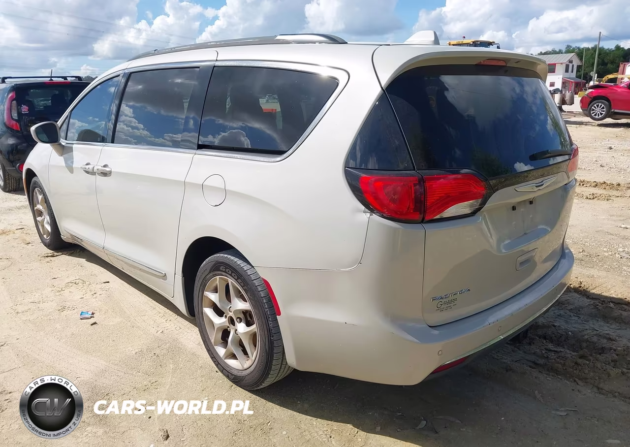 2017 Chrysler Pacifica Touring-L VIN:2C4RC1BG0HR670695 - 3