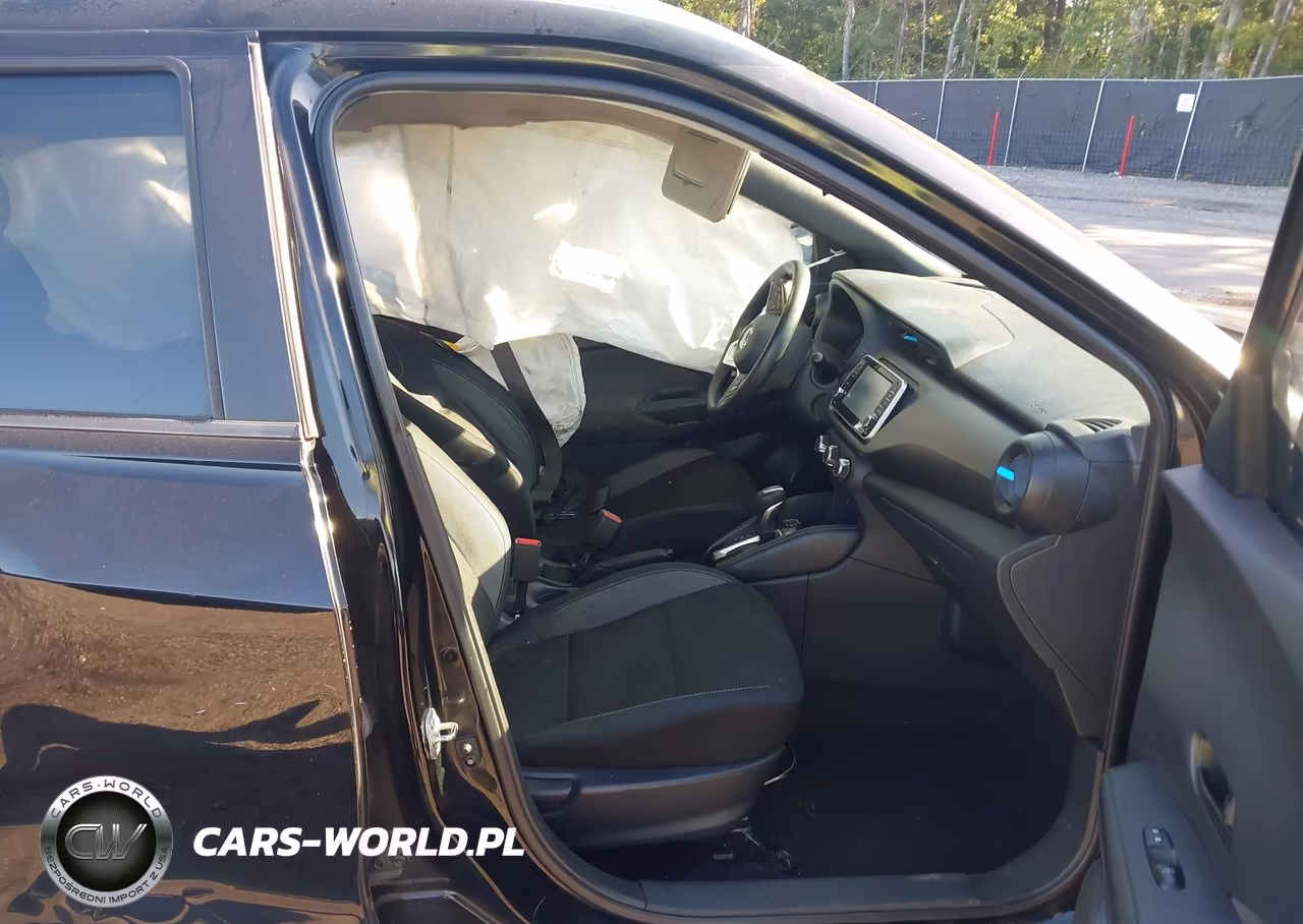 2019 Nissan Kicks S VIN:3N1CP5CU7KL471446 - 5