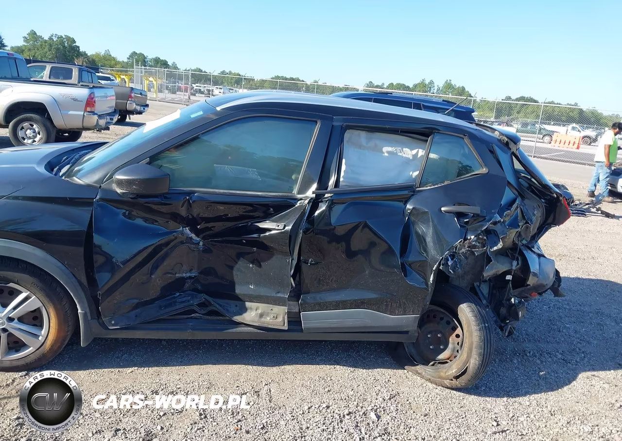 2019 Nissan Kicks S VIN:3N1CP5CU7KL471446 - 6