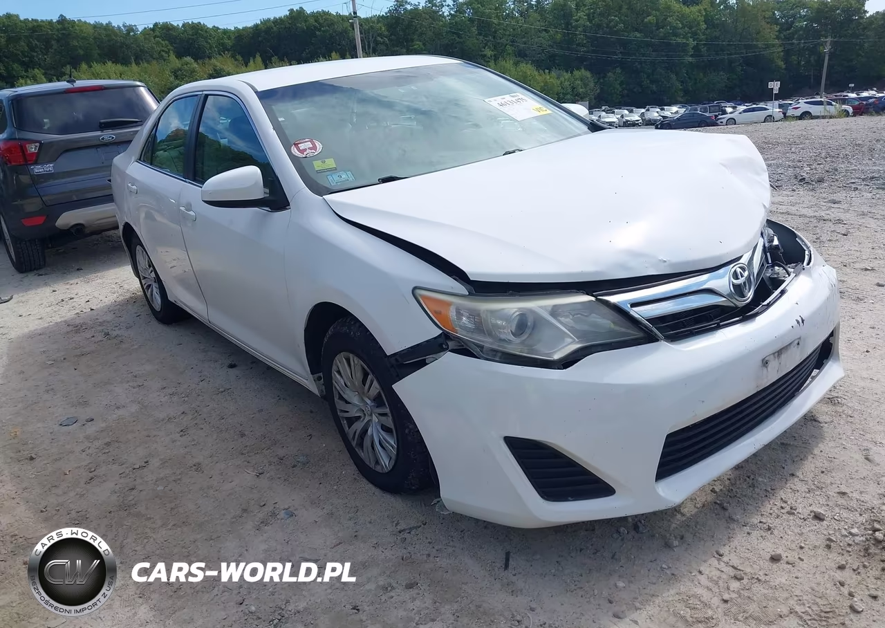2013 Toyota Camry Le – zdjęcie 1 z 16