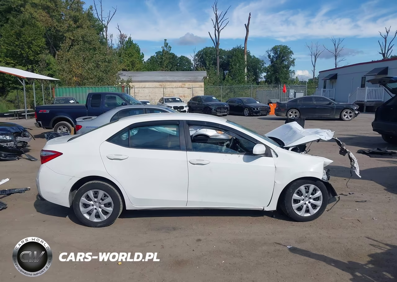 2015 Toyota Corolla Le VIN:5YFBURHE4FP246730 - 13