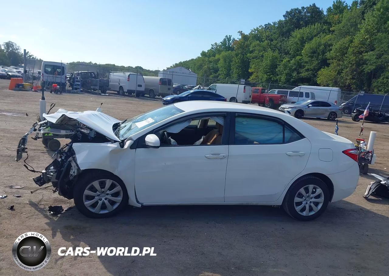 2015 Toyota Corolla Le VIN:5YFBURHE4FP246730 - 14