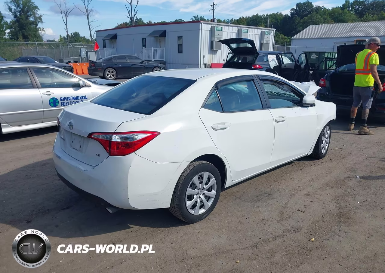 2015 Toyota Corolla Le VIN:5YFBURHE4FP246730 - 4
