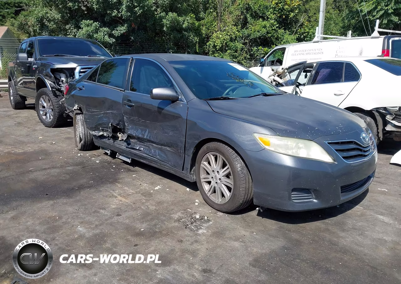 2011 Toyota Camry Le – zdjęcie 1 z 18