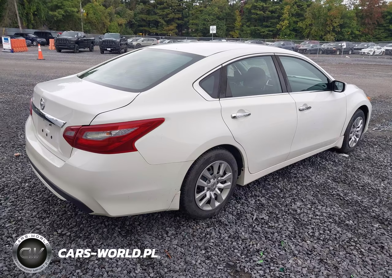 2018 Nissan Altima 2.5 S VIN:1N4AL3APXJC203329 - 4