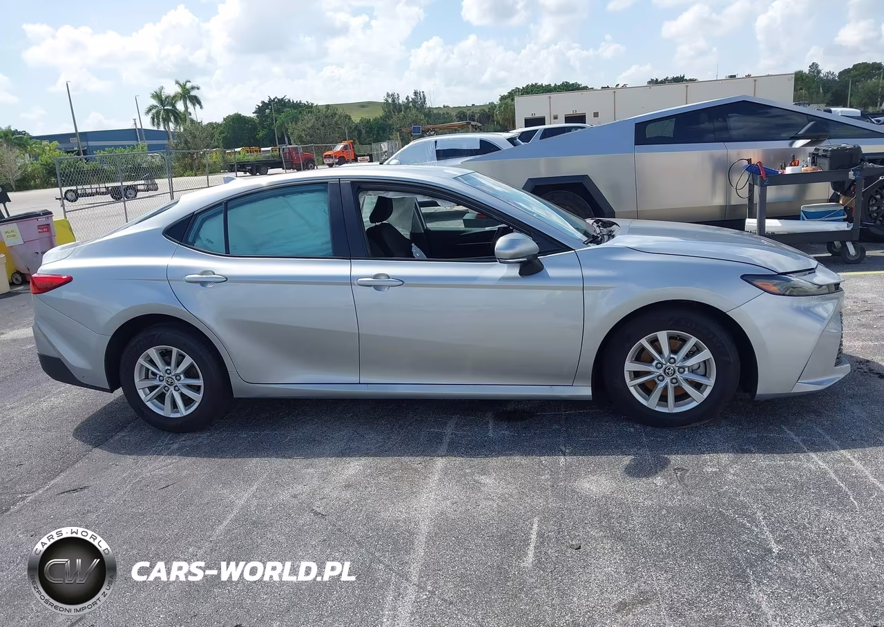 2026 Toyota Camry Le VIN:4T1DAACK2TU213591 - 13