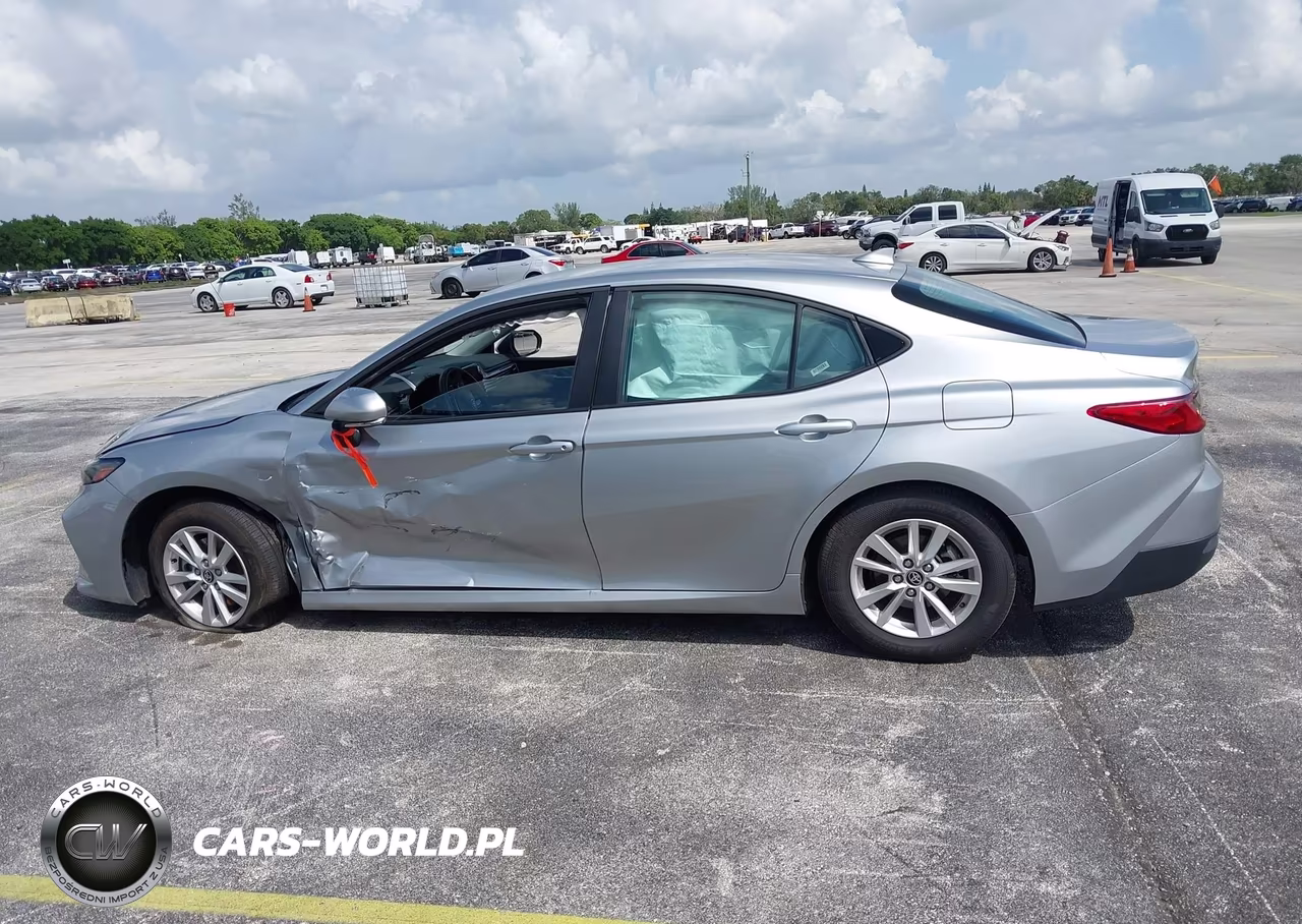 2026 Toyota Camry Le VIN:4T1DAACK2TU213591 - 14