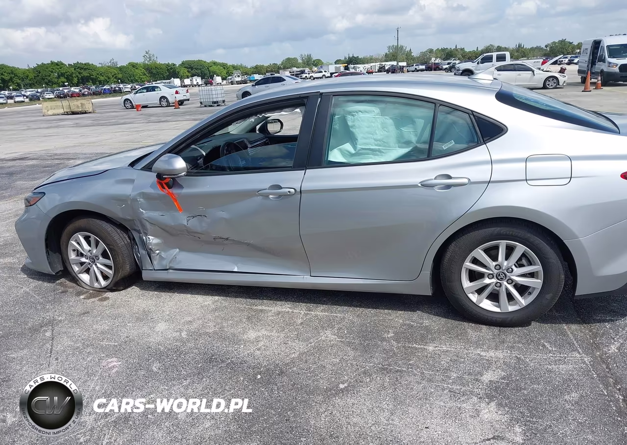 2026 Toyota Camry Le VIN:4T1DAACK2TU213591 - 17