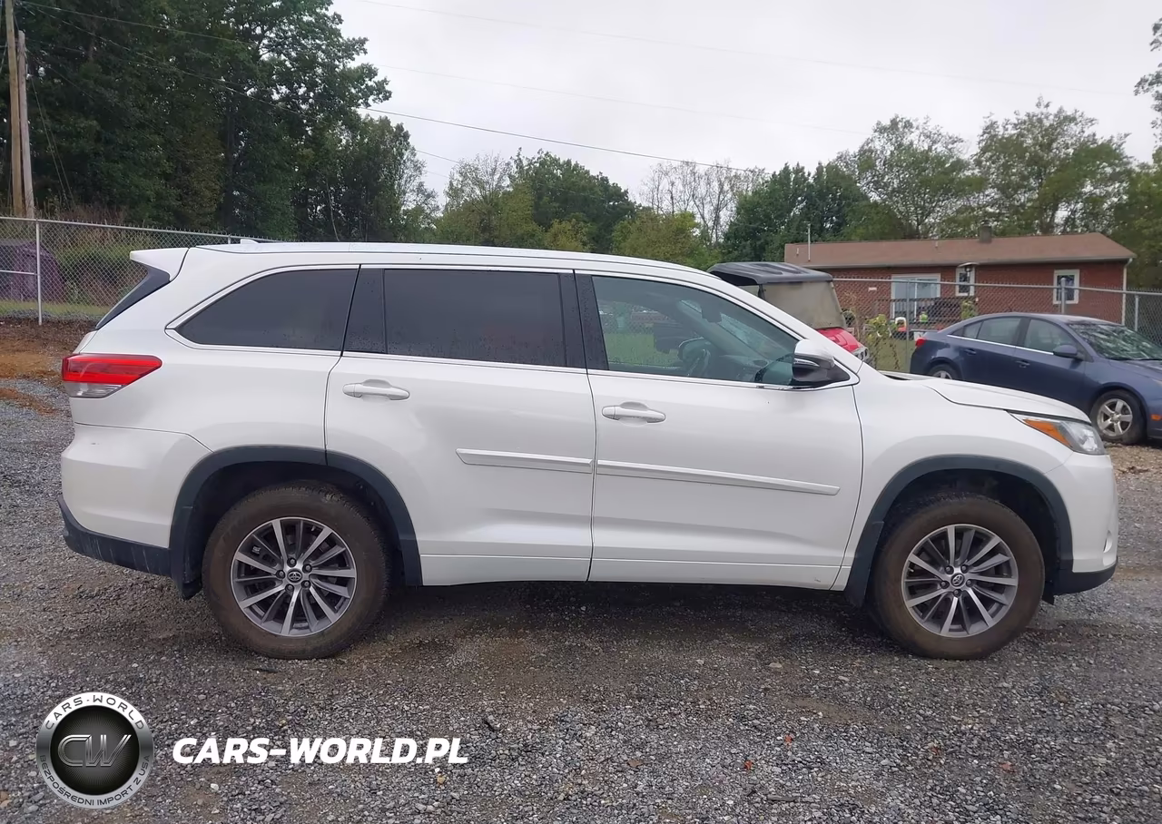 2018 Toyota Highlander Xle VIN:5TDJZRFH5JS549882 - 12