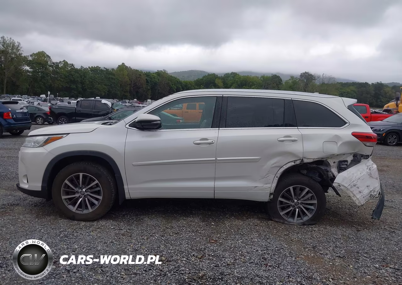 2018 Toyota Highlander Xle VIN:5TDJZRFH5JS549882 - 13