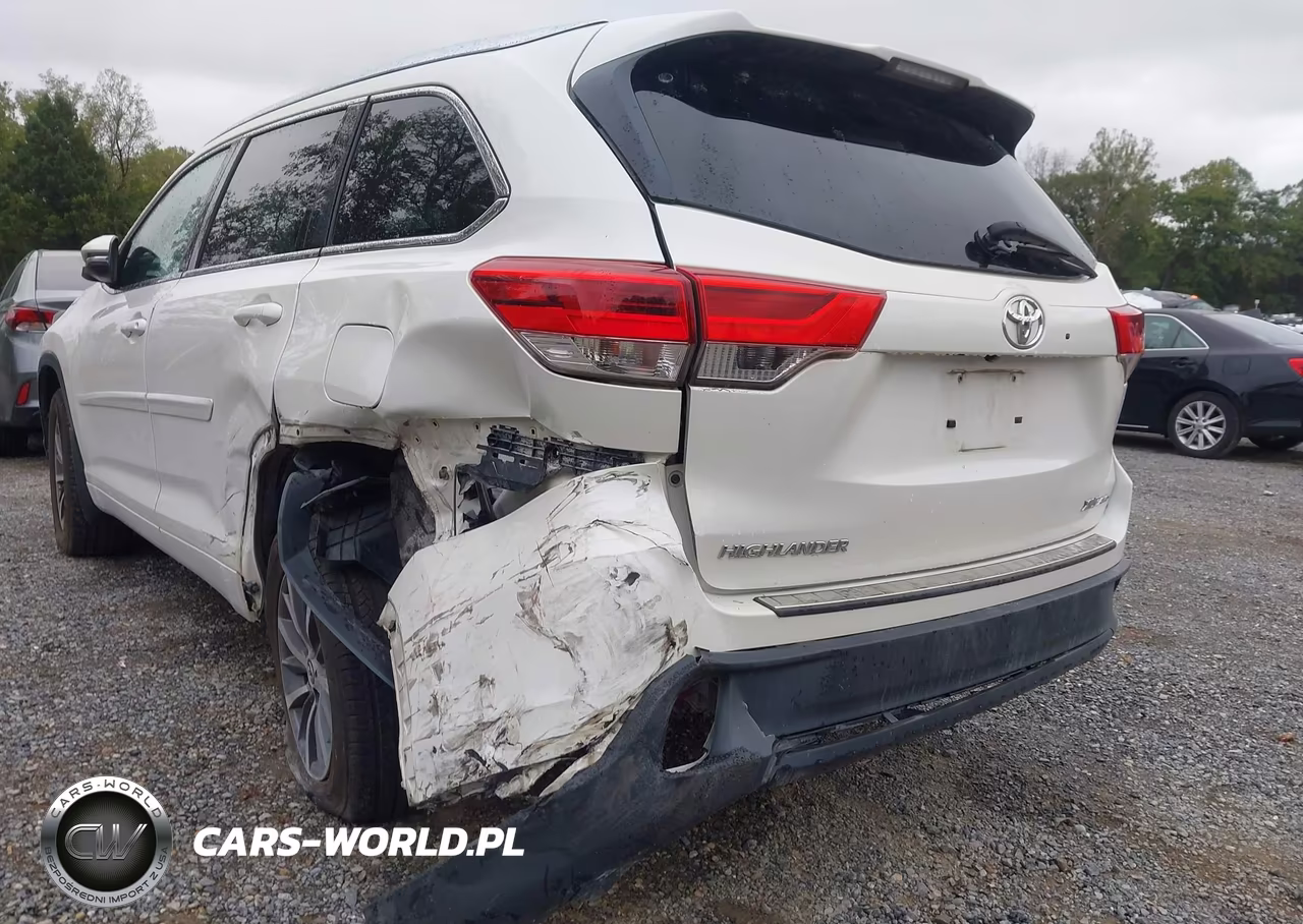 2018 Toyota Highlander Xle VIN:5TDJZRFH5JS549882 - 17