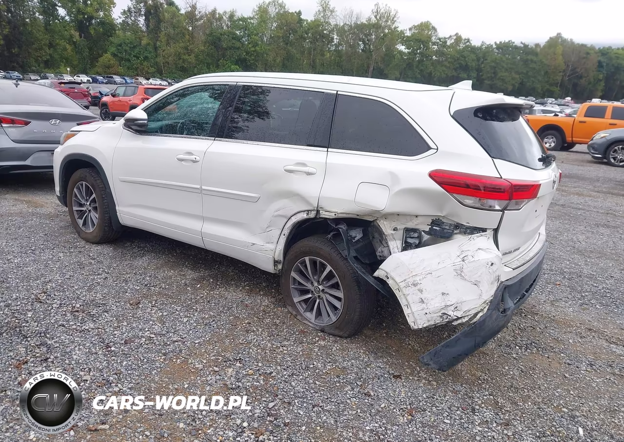 2018 Toyota Highlander Xle VIN:5TDJZRFH5JS549882 - 3
