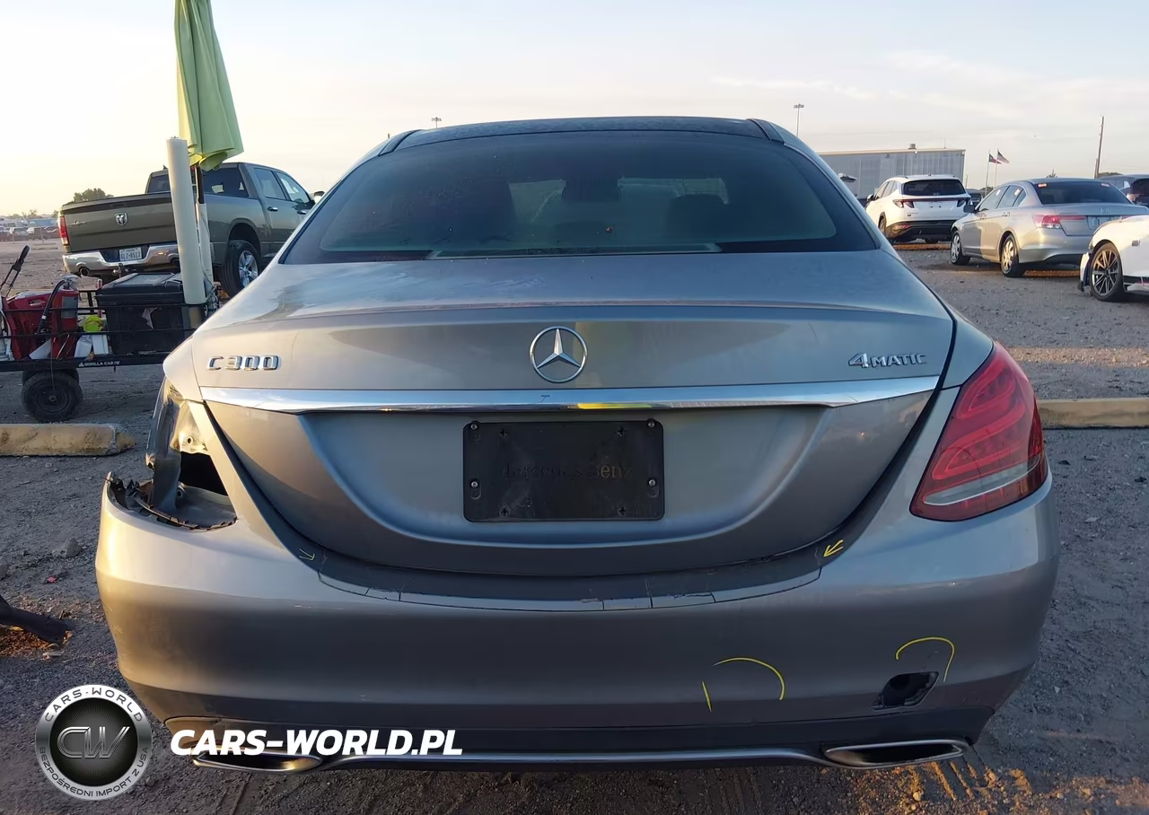 2015 Mercedes-Benz C 300 Luxury 4Matic VIN:55SWF4KB4FU015012 - 17
