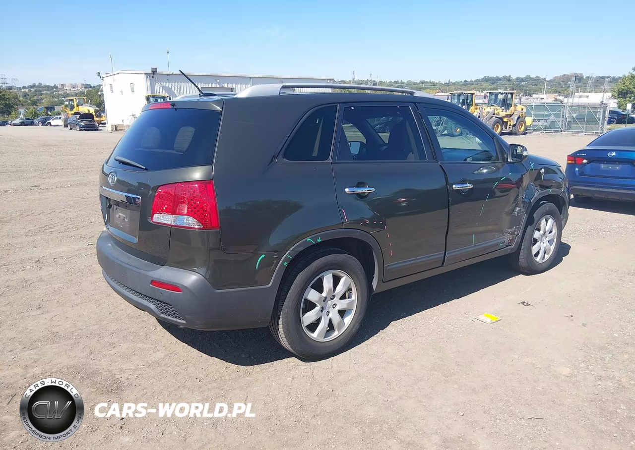 2012 Kia Sorento Lx VIN:5XYKT4A69CG195119 - 4