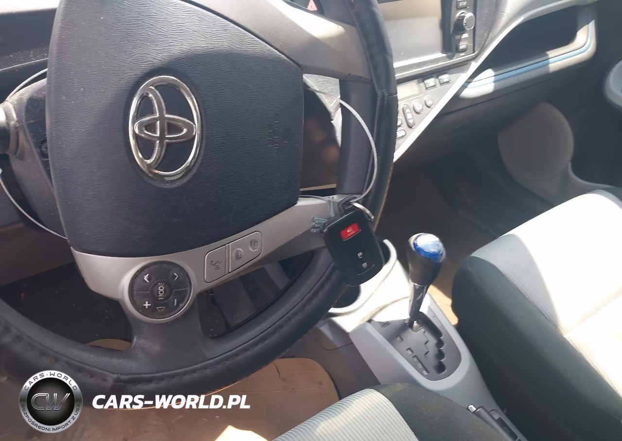 2012 Toyota Prius C Three VIN:JTDKDTB34C1520738 - 11