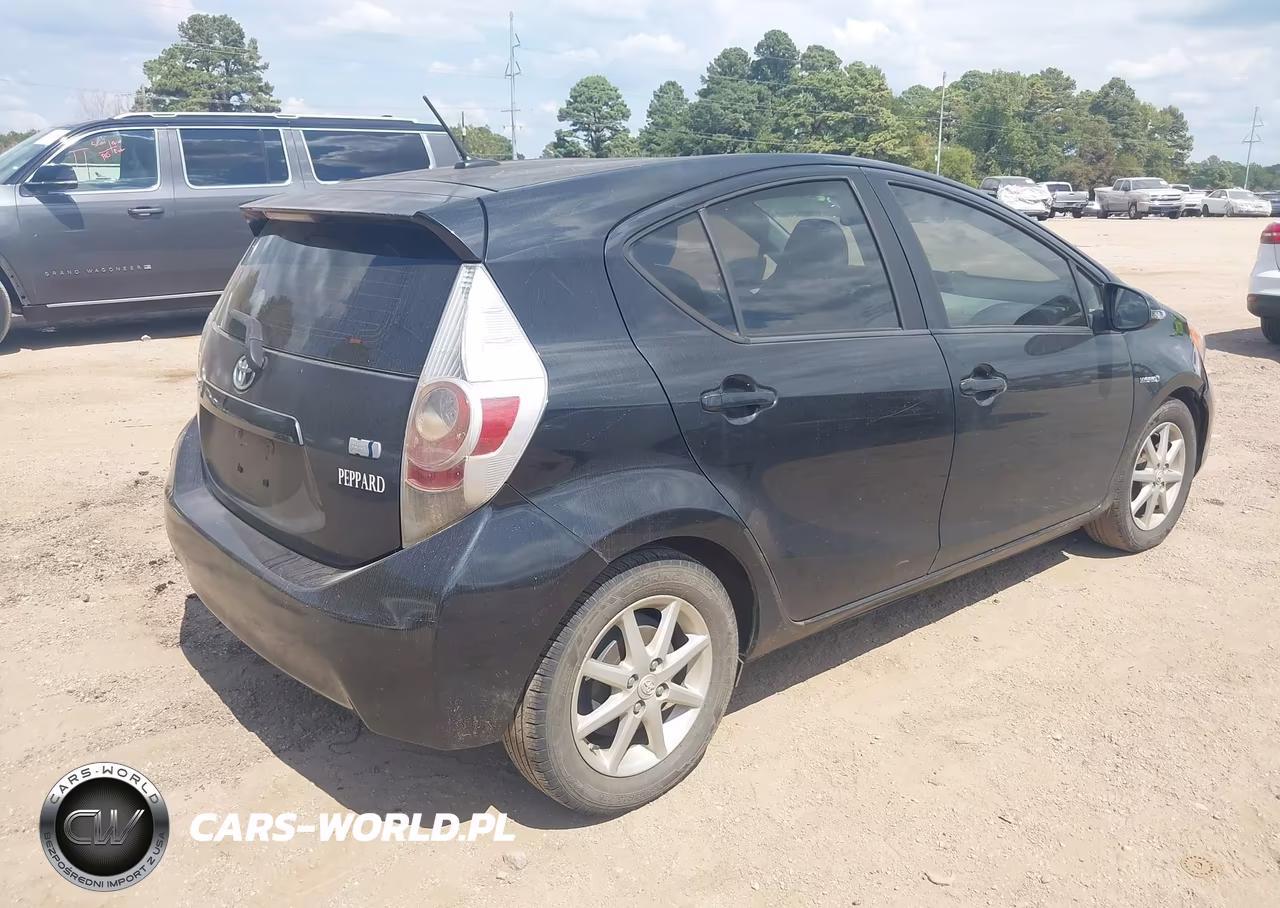 2012 Toyota Prius C Three VIN:JTDKDTB34C1520738 - 4