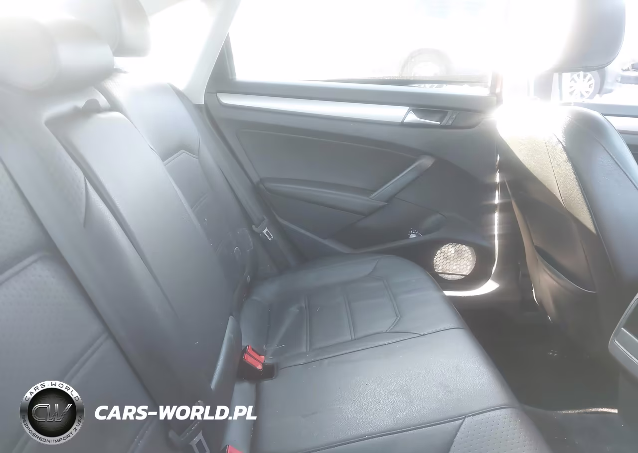 2015 Volkswagen Passat 1.8T Wolfsburg Edition VIN:1VWAT7A30FC056490 - 8