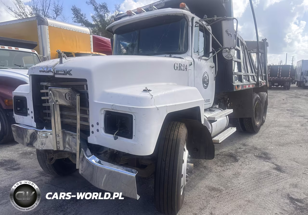 2000 Mack 600 Rd600