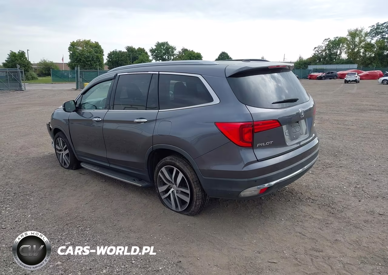 2017 Honda Pilot Touring VIN:5FNYF6H90HB105058 - 3