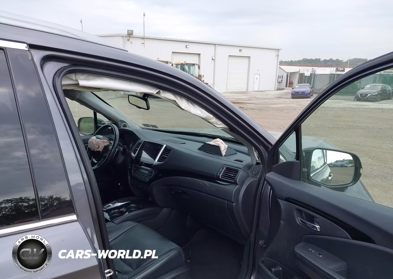 2017 Honda Pilot Touring VIN:5FNYF6H90HB105058 - 5