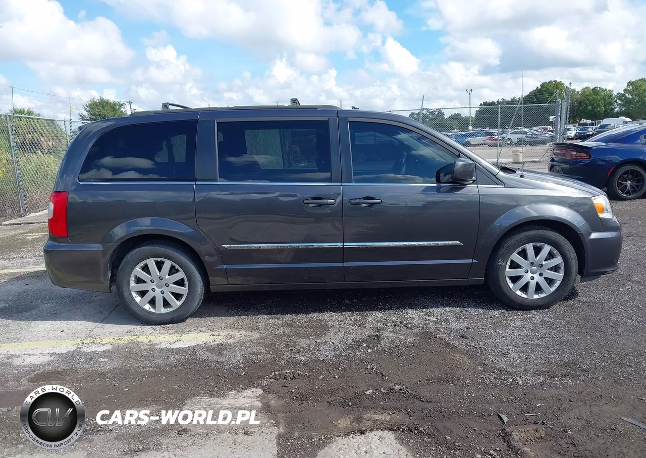 2016 Chrysler Town & Country Touring VIN:2C4RC1BG8GR252464 - 13