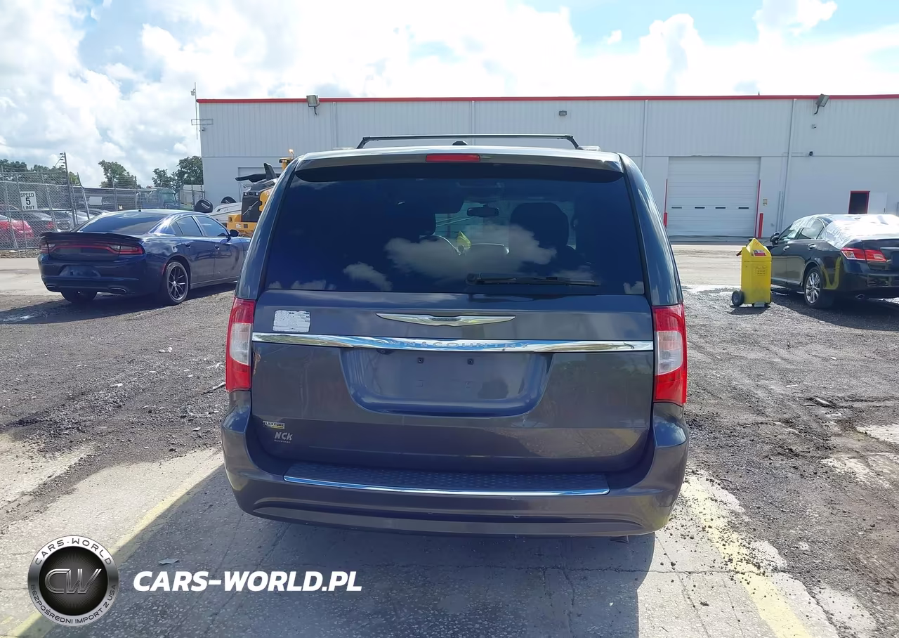 2016 Chrysler Town & Country Touring VIN:2C4RC1BG8GR252464 - 16