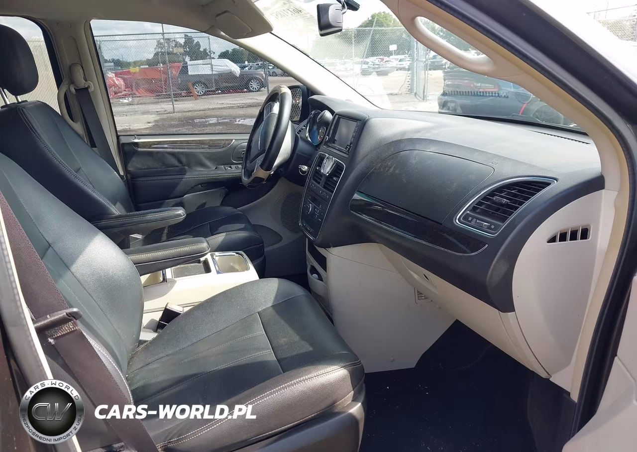2016 Chrysler Town & Country Touring VIN:2C4RC1BG8GR252464 - 5