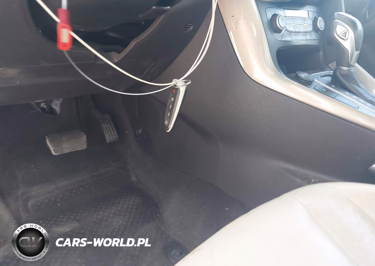 2018 Ford Focus Titanium VIN:1FADP3J27JL294260 - 11