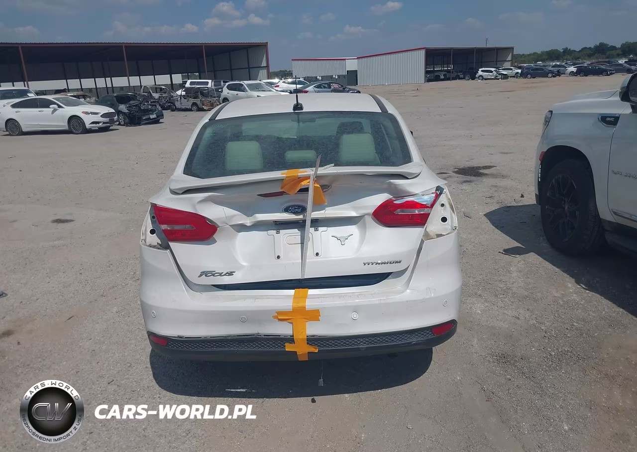 2018 Ford Focus Titanium VIN:1FADP3J27JL294260 - 17