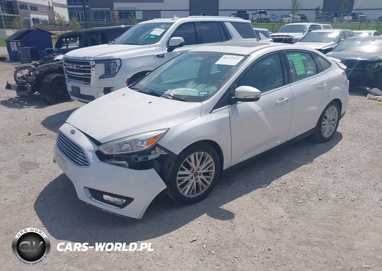 2018 Ford Focus Titanium VIN:1FADP3J27JL294260 - 2