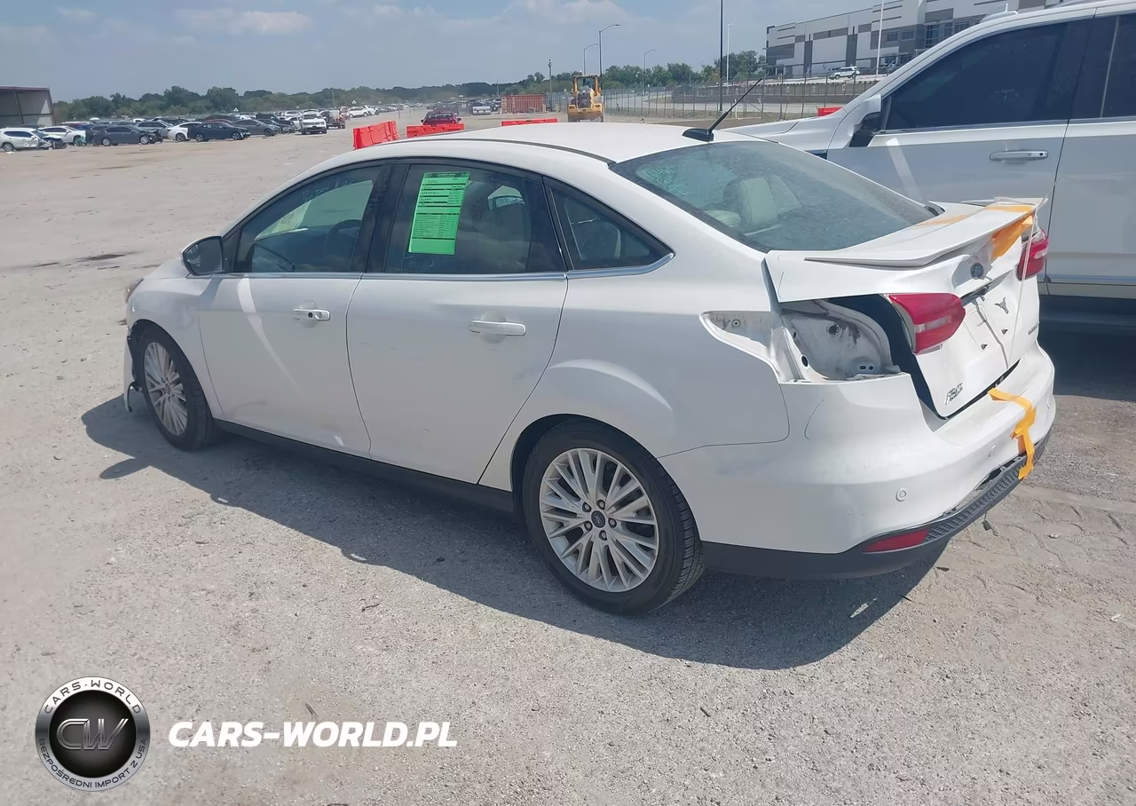 2018 Ford Focus Titanium VIN:1FADP3J27JL294260 - 3