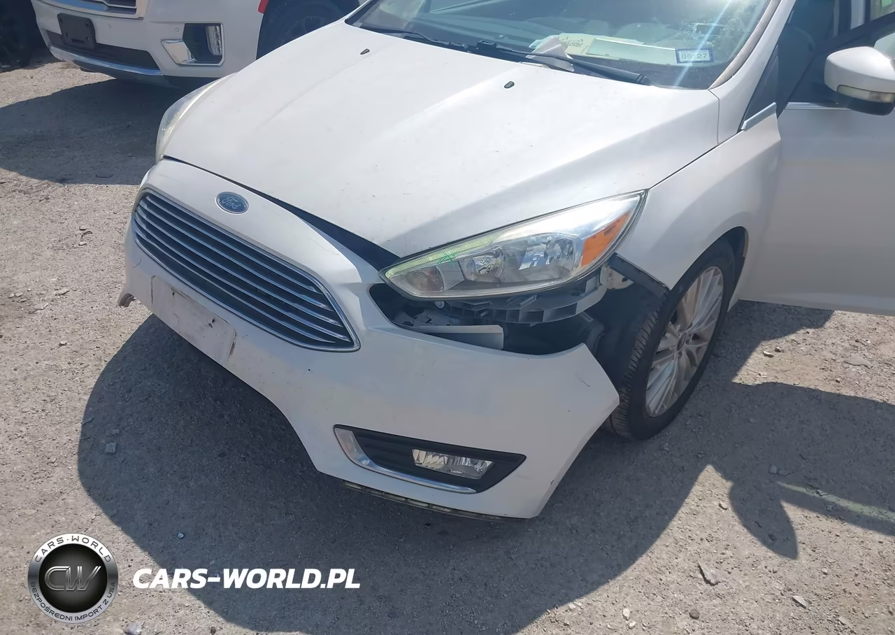 2018 Ford Focus Titanium VIN:1FADP3J27JL294260 - 6