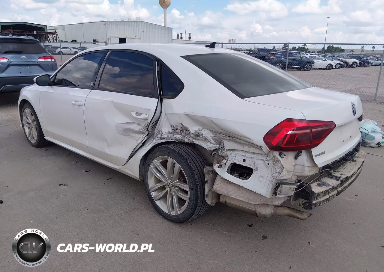 2019 Volkswagen Passat 2.0T Wolfsburg Edition VIN:1VWLA7A3XKC007824 - 3