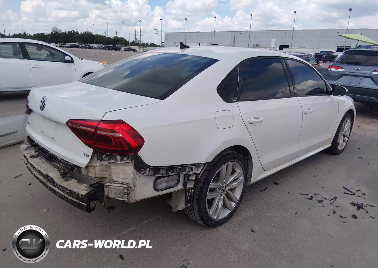 2019 Volkswagen Passat 2.0T Wolfsburg Edition VIN:1VWLA7A3XKC007824 - 4