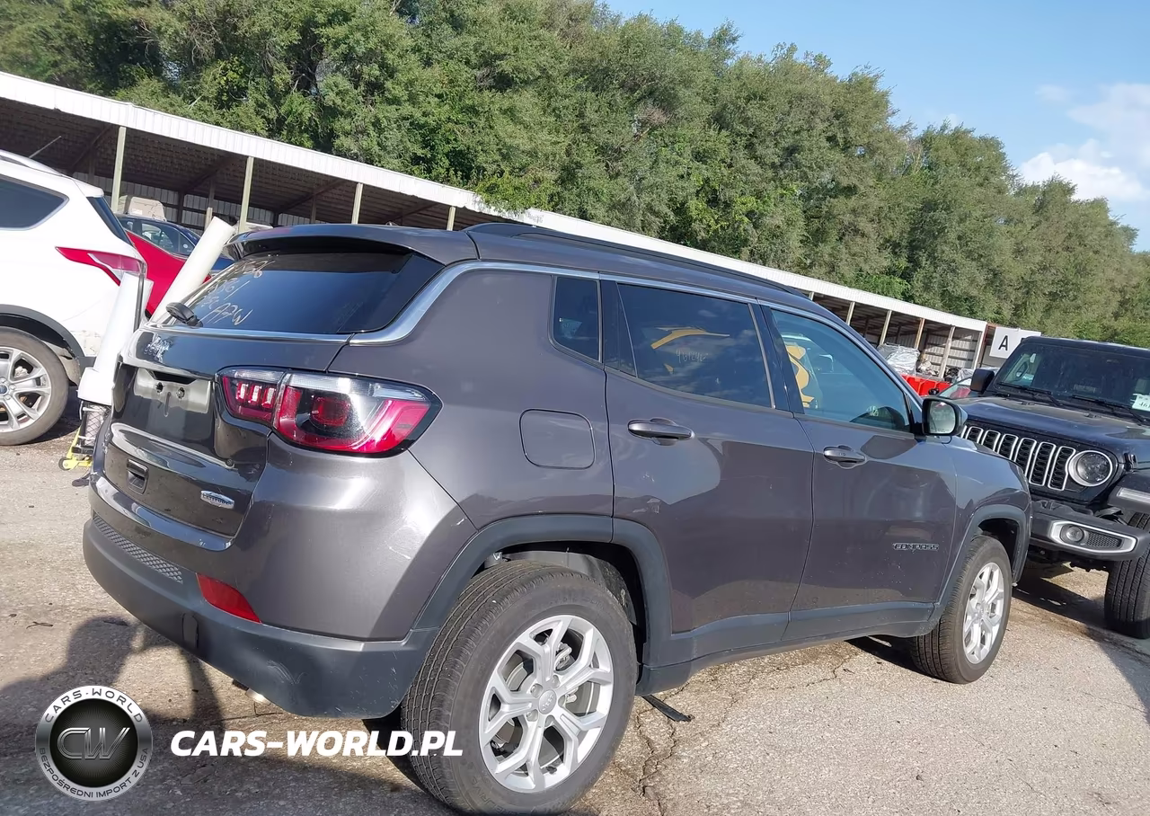 2024 Jeep Compass Latitude 4X4 VIN:3C4NJDBN3RT160893 - 13