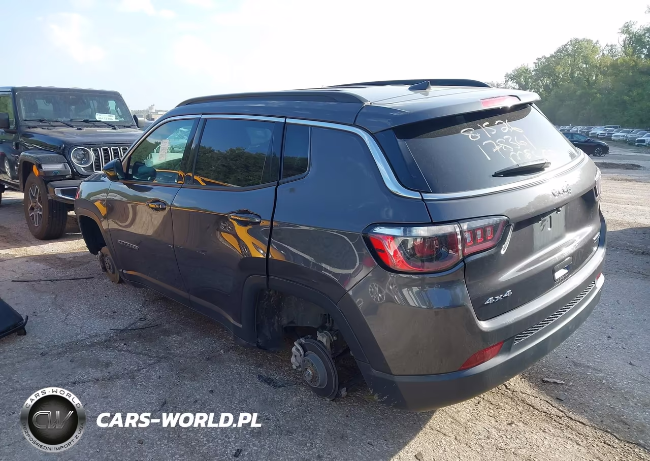 2024 Jeep Compass Latitude 4X4 VIN:3C4NJDBN3RT160893 - 3
