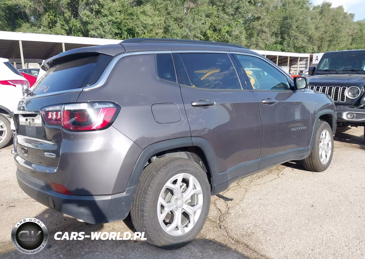 2024 Jeep Compass Latitude 4X4 VIN:3C4NJDBN3RT160893 - 4