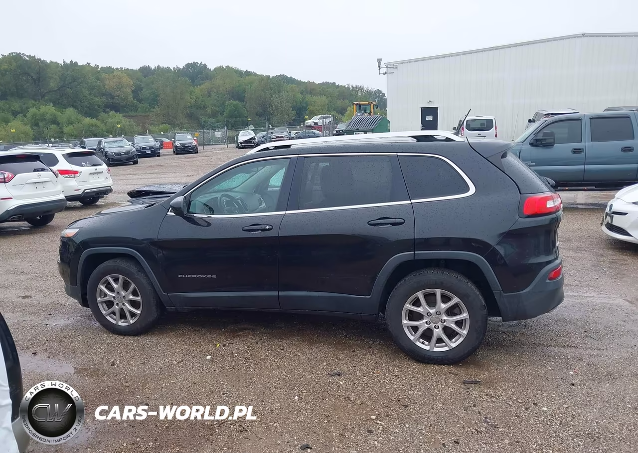 2015 Jeep Cherokee Latitude VIN:1C4PJMCS5FW556858 - 14