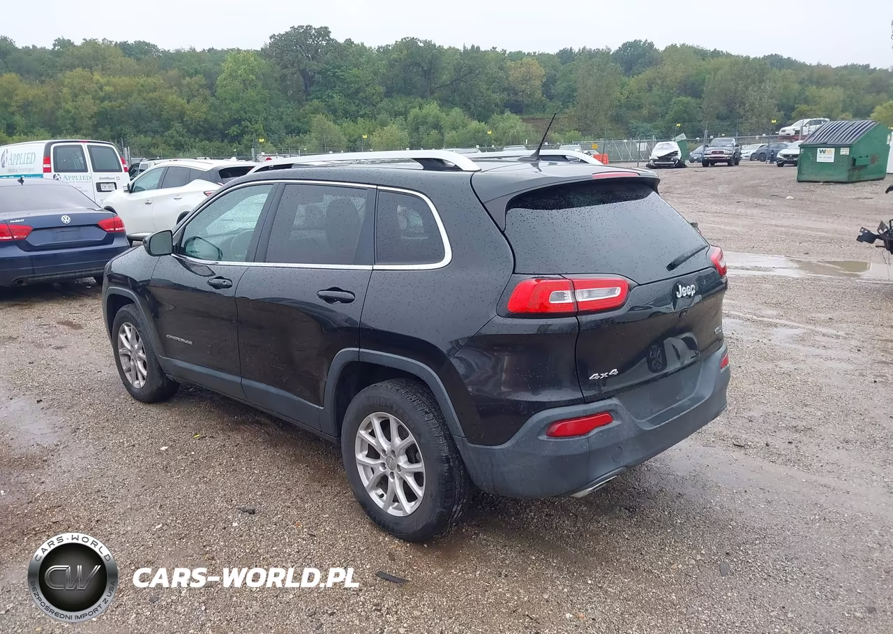 2015 Jeep Cherokee Latitude VIN:1C4PJMCS5FW556858 - 3